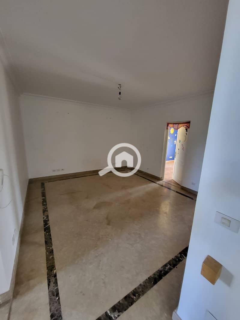 7 9c2b6e4b-28a5-4a94-9d92-491cb17c0c00. jpg