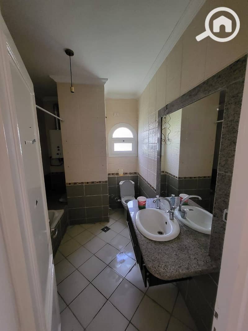 13 8537a4ad-278e-46a1-b561-ecf0eefa6f52. jpg