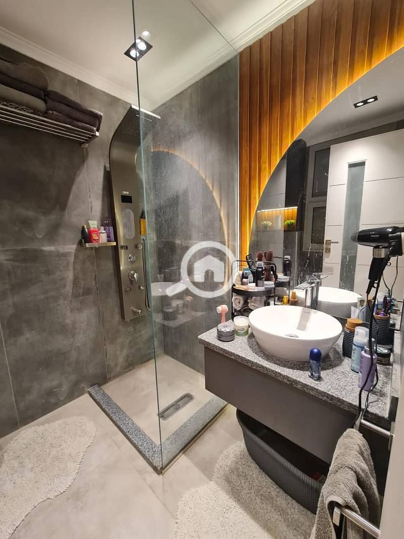 3 4eca2a74-a9f4-4f0b-9c3e-dc4cf4672e48. jpg