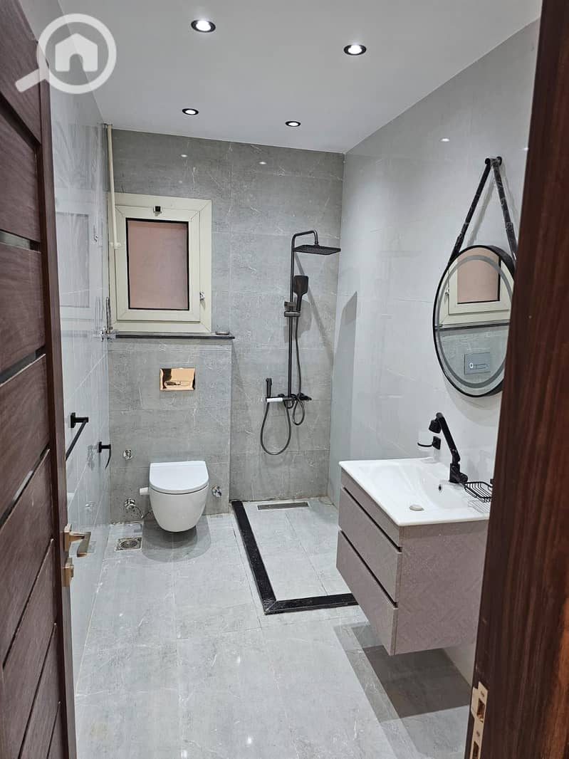 10 c04bb717-61d0-42e9-bf30-7e58e3c4a159. jpg