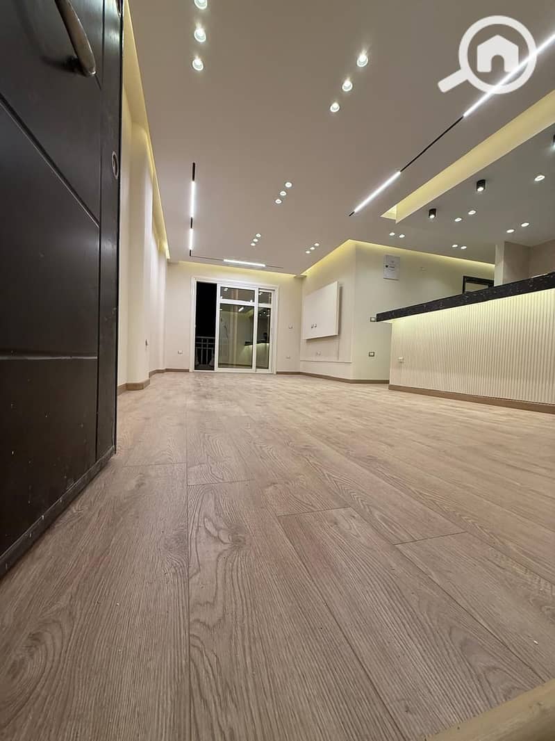 8 d728d81c-7cd6-4cdd-ae9d-b5ac8ba96856. jpg