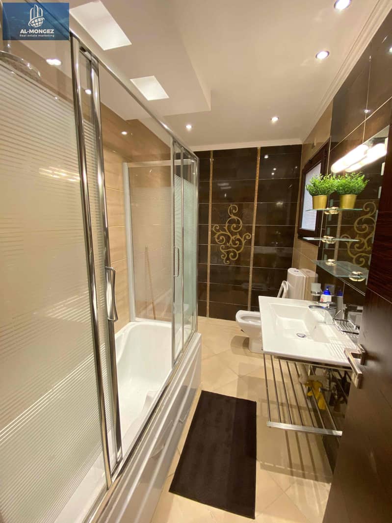 13 08d85635-4453-46f0-b6c4-c7143394f24e. jpg