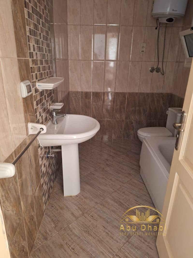 8 65f570db-ade0-4608-808a-90bce95255f8. jpg