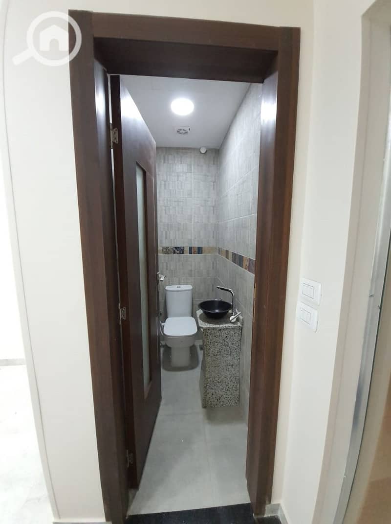 4 8ab03545-5843-4788-9f2a-ae0e1734ea95. jpg