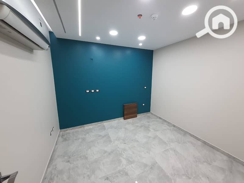 8 db69e8b1-1e50-40a1-bee4-989f6ab719af. jpg