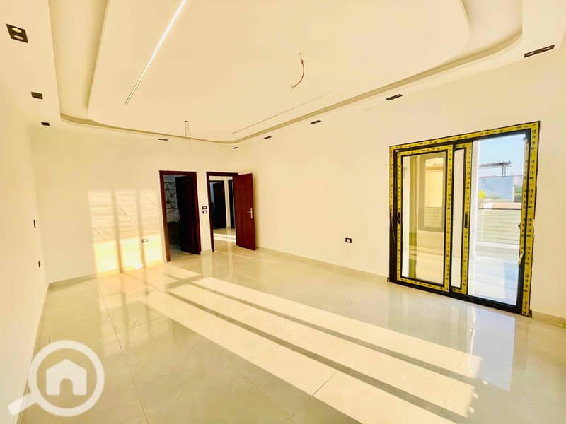 14 6d95fa9b-644d-47eb-bdfe-3d349b27050e. jpg