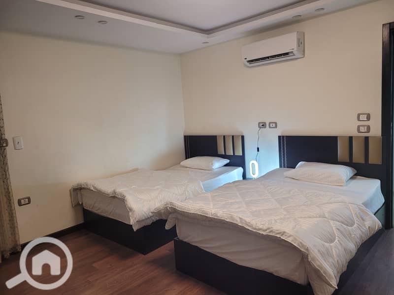 12 20251216_214032. jpg