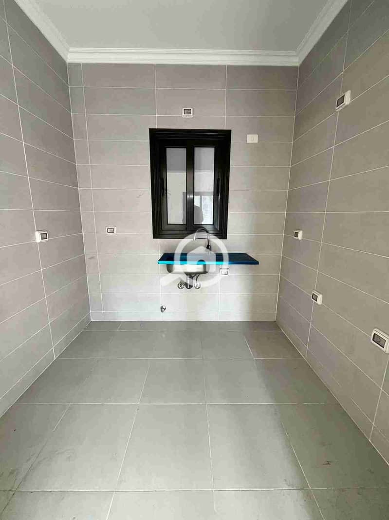 8 motion_photo_8550352392147205539. jpg