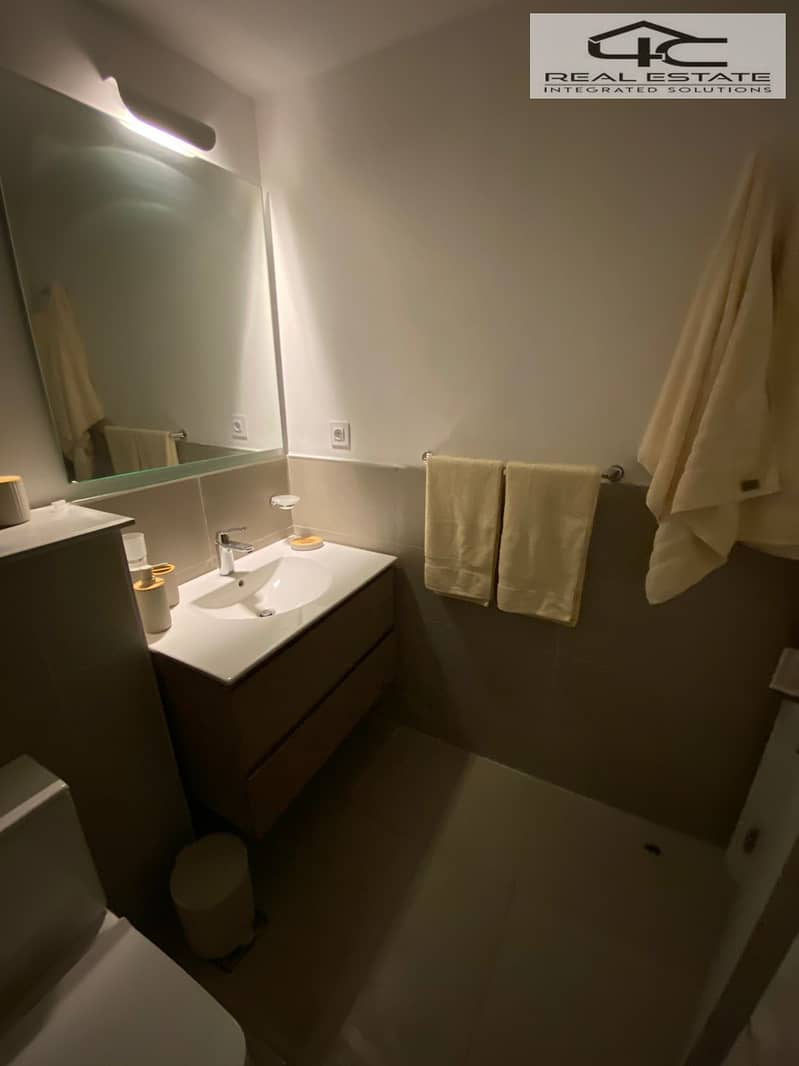 4 c40f29ba-c1ff-4b7e-8fc0-cfee7521f417. jpg