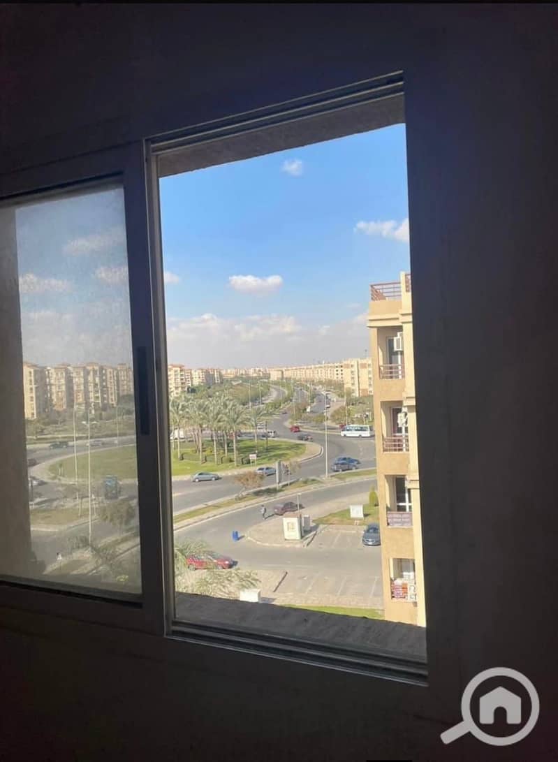 2 27242207-c01f-4d61-b428-7f5c75eb0fc4. jpg