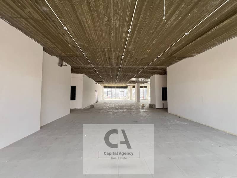 2 4fa93180-56cb-4b0c-8f32-ef1c352bc2fa. jpg