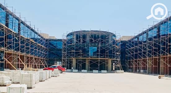 Retail for Sale in New Cairo, Cairo - محل دور اضي للبيع مساحة 44 مترداخل مول في العاصمة الادارية
