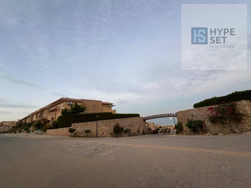 8 e4c60ee8-ab83-4dd9-9457-21a131e52d99. jpg