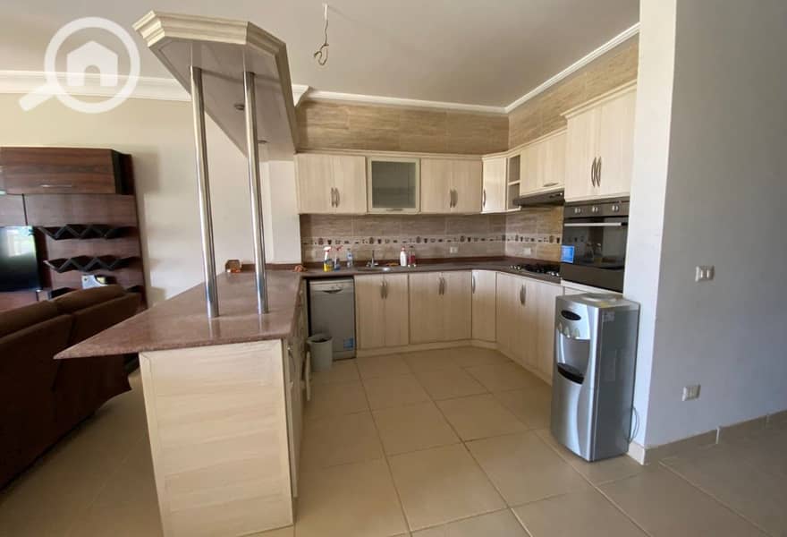 10 ea527e23-bdad-4c88-814d-cb28745920a5. jpg