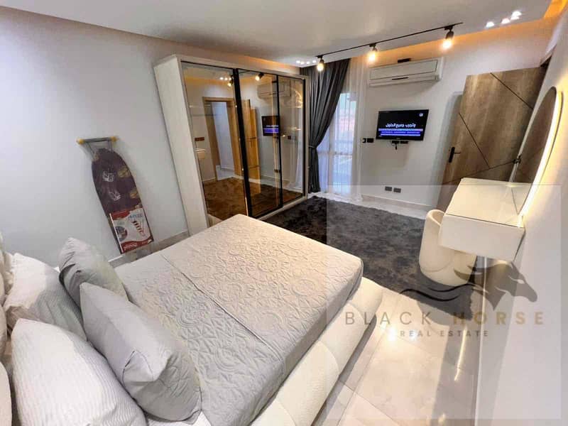 22 45f4f44a-a9c7-40f1-86cf-91b3d47a98e8. jpg