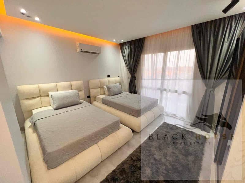 27 db8dc6e7-0f34-4934-a8dc-522989ab437c. jpg