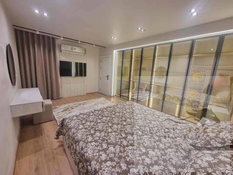 10 3744f796-7549-4d13-9139-3ba0b22e3670. jpg