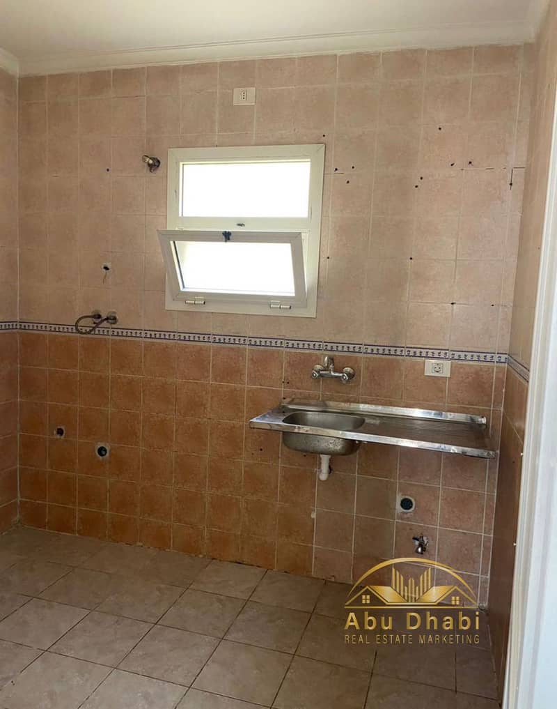 10 d622648d-31f9-4cb3-b486-5a78f06fc7b2. jpg