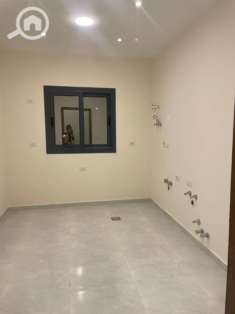 2 1ad40e8a-c989-4e49-8d0d-d86af2cf14d2. jpeg