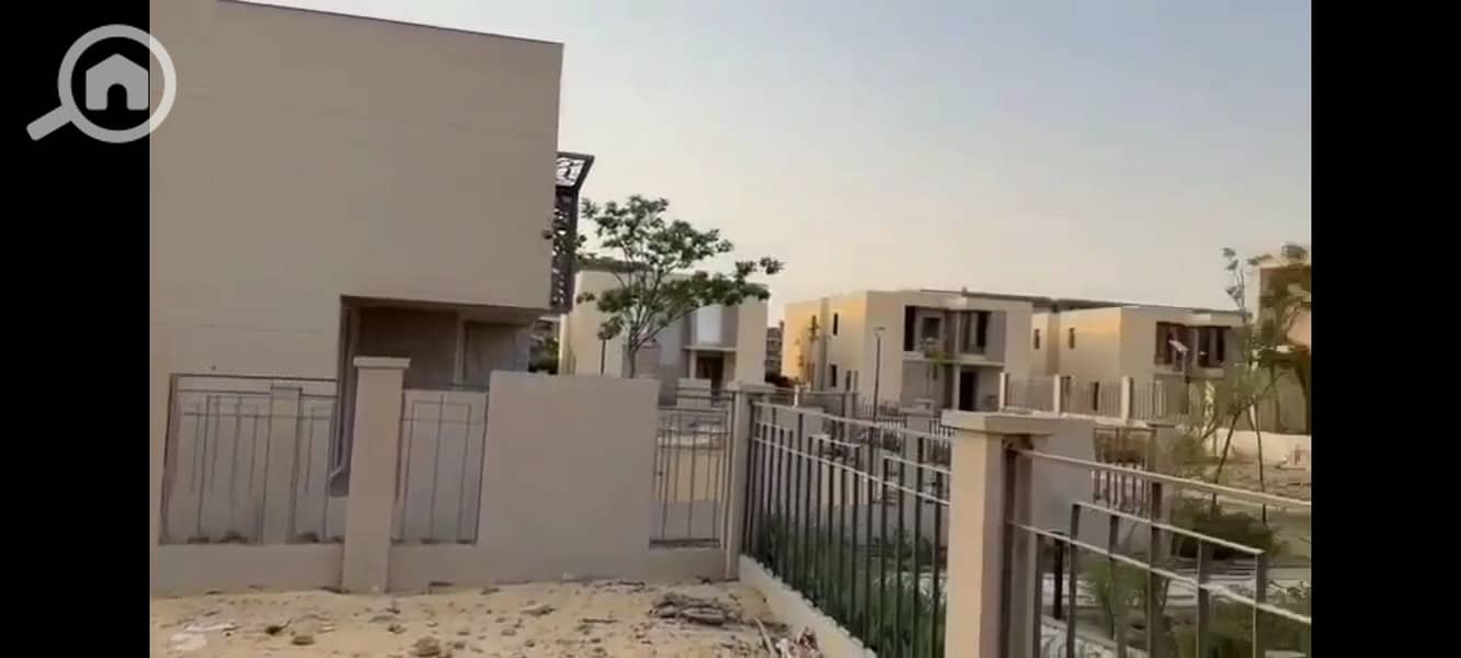 10 53d0050b-26cf-4ff6-b120-b75819e77678. jpg