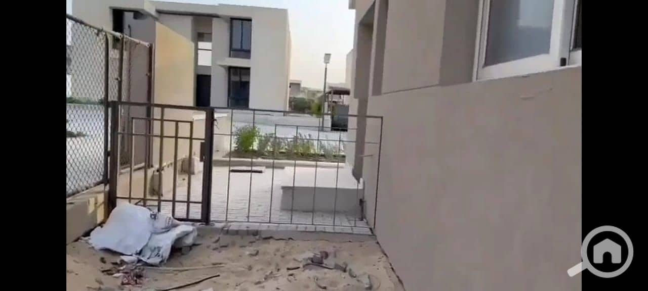 12 973c3913-28e9-4f09-a069-bc0b54d01570. jpg