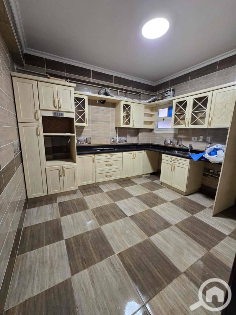 8 c1a904be-cb2d-4489-b977-2466fa74c88c. jpg