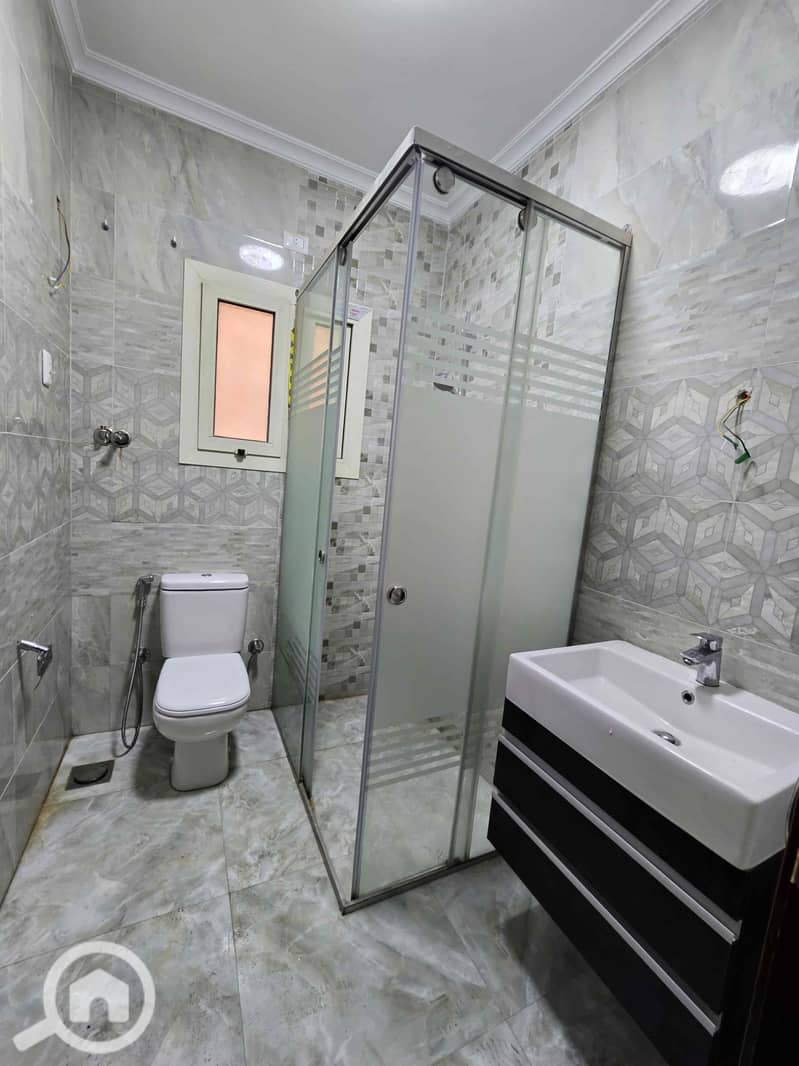 12 9c9fbe22-5809-45e3-950c-46ed85199827. jpg