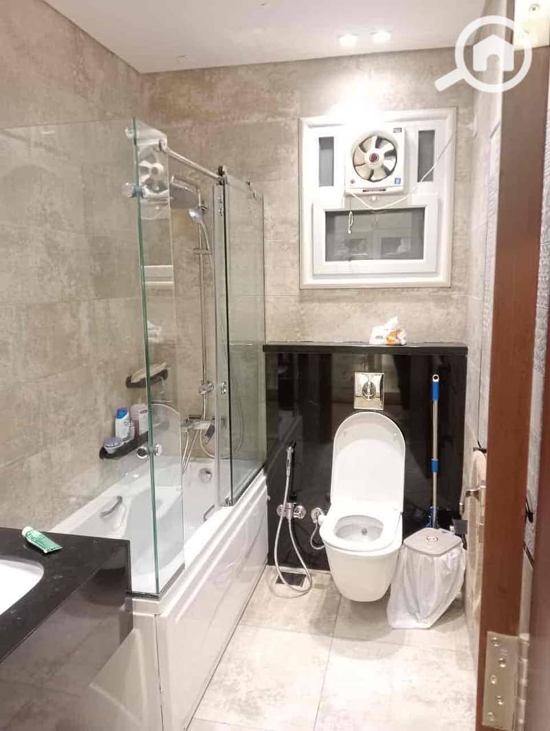 7 7302d1e0-e43c-464d-8cf6-82031ad36055. jpg