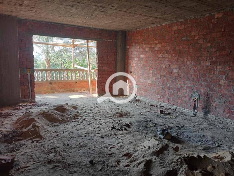 5 7f04bd93-9f07-42f4-b8ec-cc02af8bd1fb. jpg