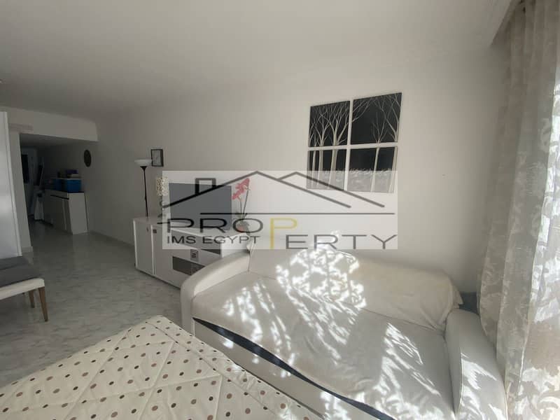 18 d11462d7-9965-498e-9b6b-a29d8054b356. jpg