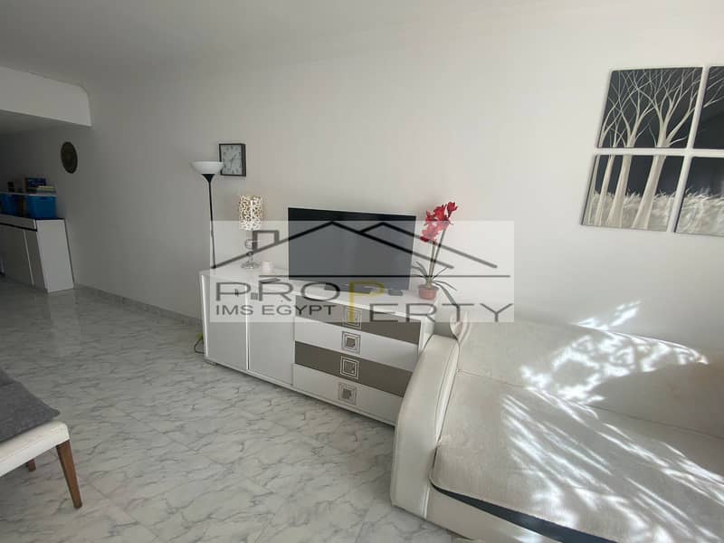 19 e0e4aae6-8dd0-4b4f-bc3f-6569efe58a15. jpg