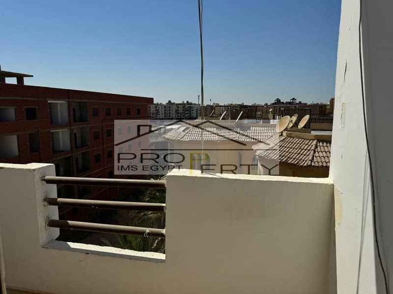 6 b9ce3bc4-eecb-49ed-b235-279313d2559e. jpg