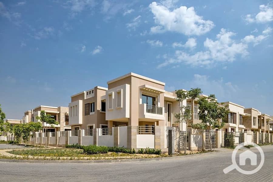 8 431984689_7261918053887223_7178528044989300554_n. jpg