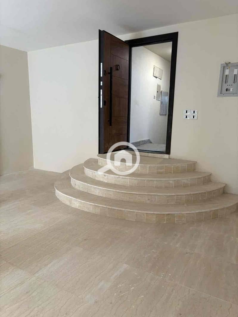 10 c4a49d3f-a5ad-4050-8f43-50c6d4d4014a. jpg