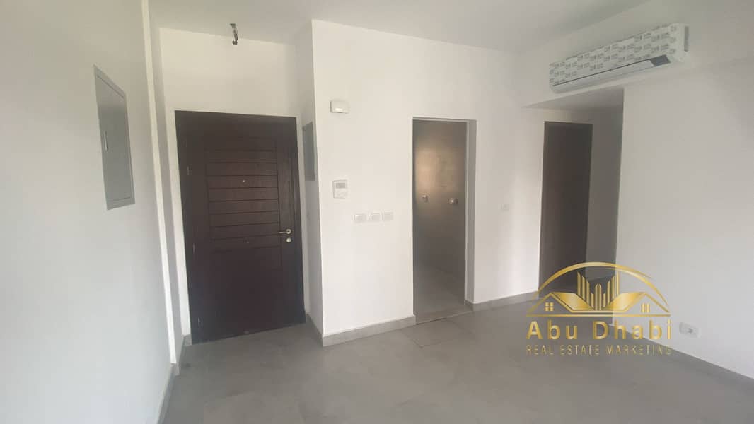 3 f5b55ef5-f15c-4c07-bd2d-6b5a5bd373ee. jpg