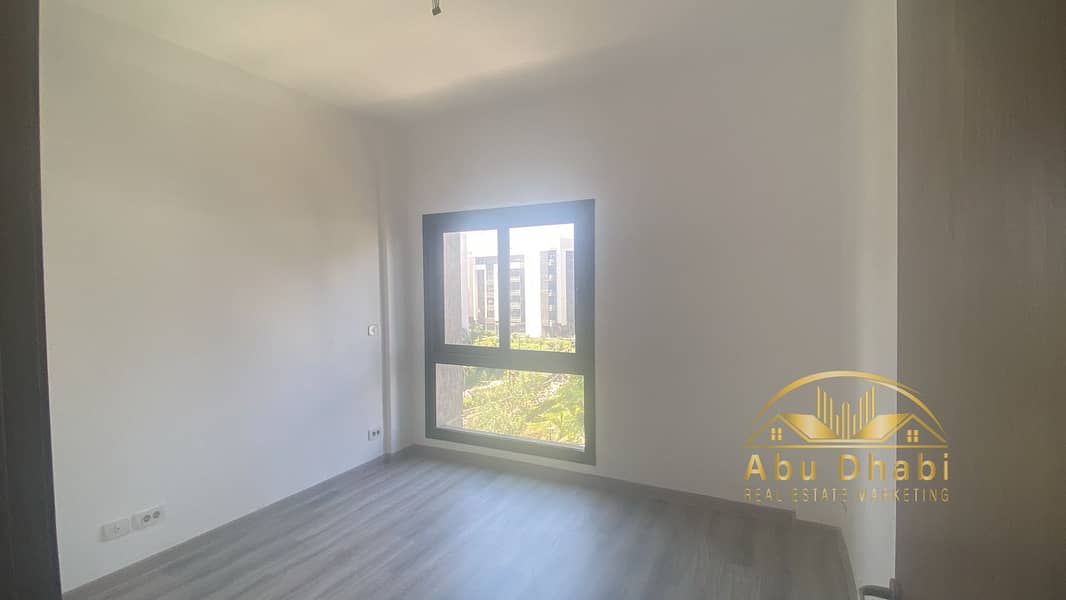 9 31b47db0-1c0e-4a57-b7c7-2d78bf4c8034. jpg