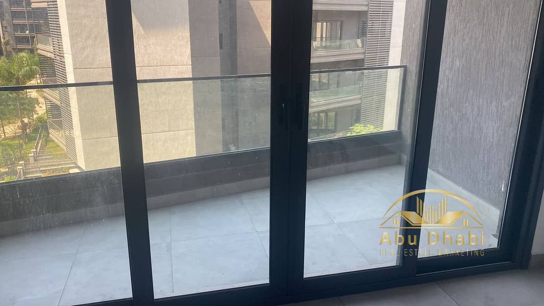 12 18fa3a46-010c-457b-8982-115c56f7a2bf. jpg