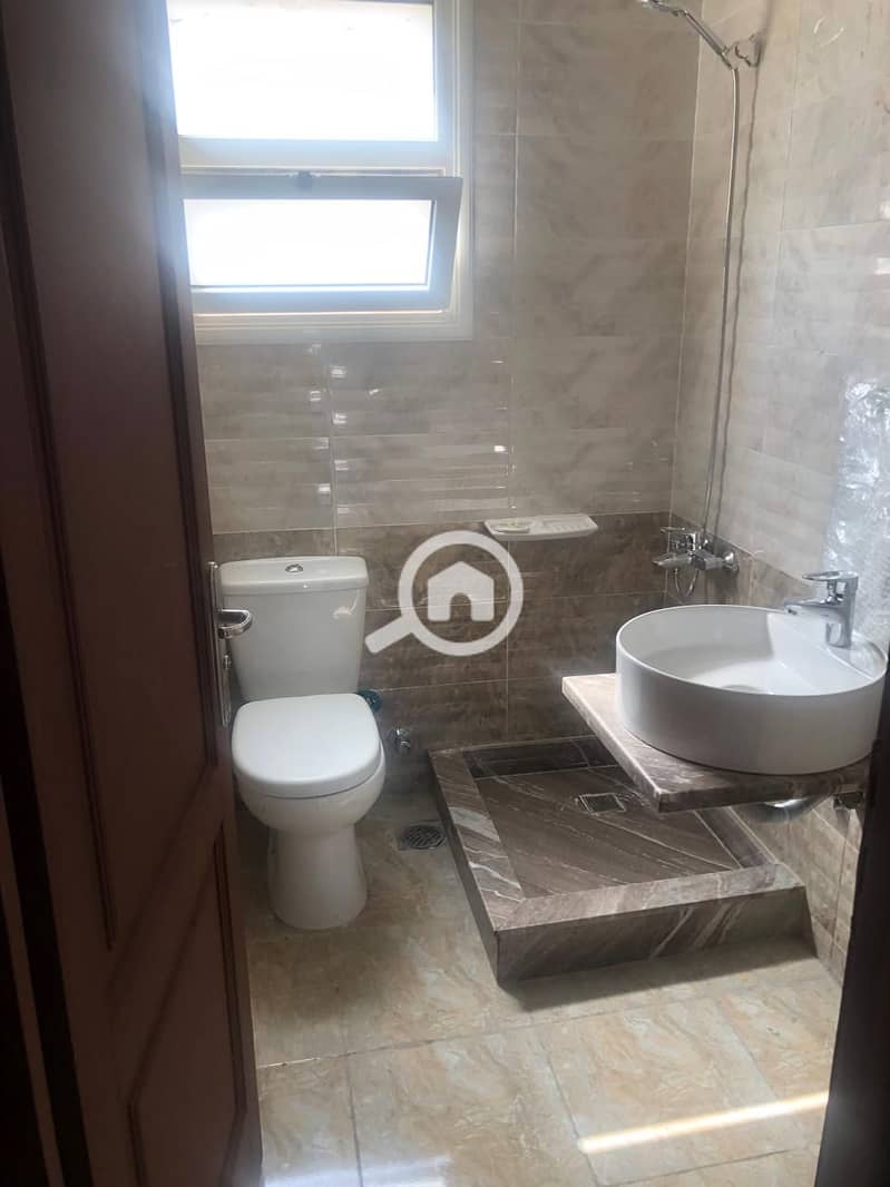 7 5827580b-63ba-4975-ab77-88483f170768. jpg