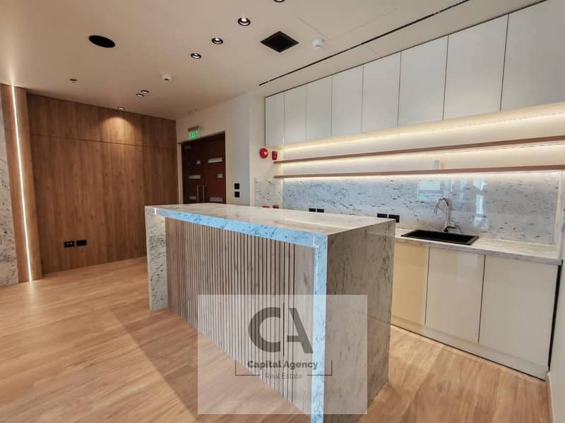 8 b8a36610-dcad-45d9-ae2b-0e43ea872c12. jpg