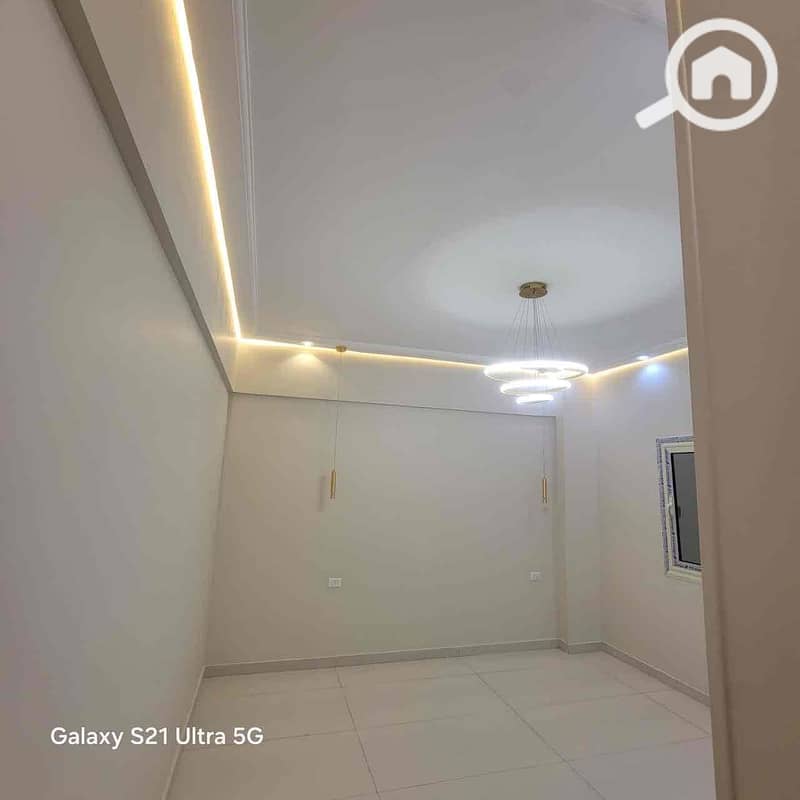 4 04b2be5a-f952-44b6-917e-2537c3dffe90. jpg