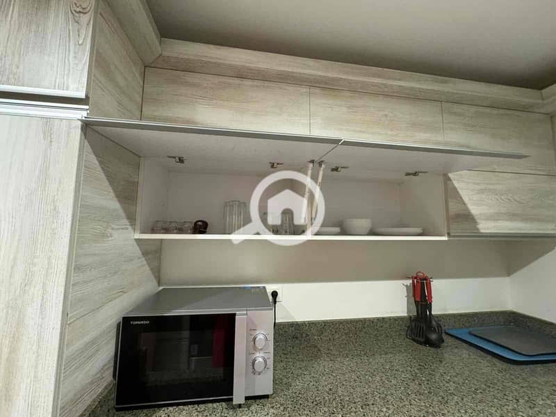 13 b7fce04c-0813-4925-b3a8-0b0f6d34c172. jpg