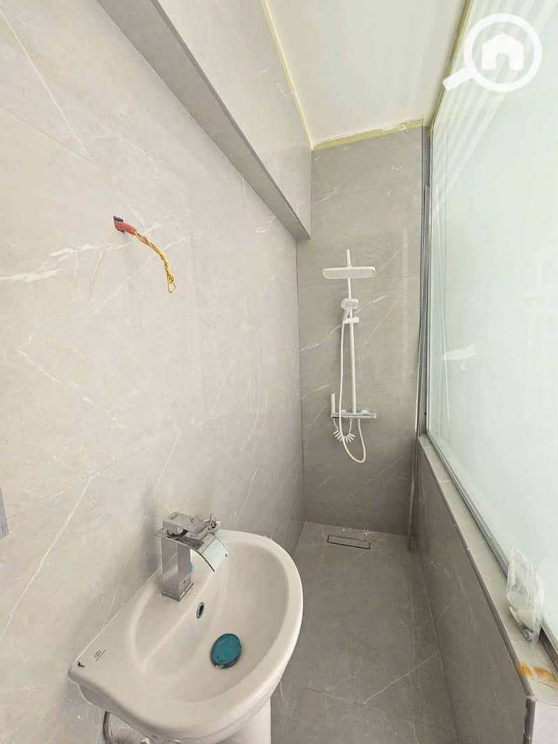 10 70fd958f-1aac-4be8-8034-6abf294b25bd. jpg