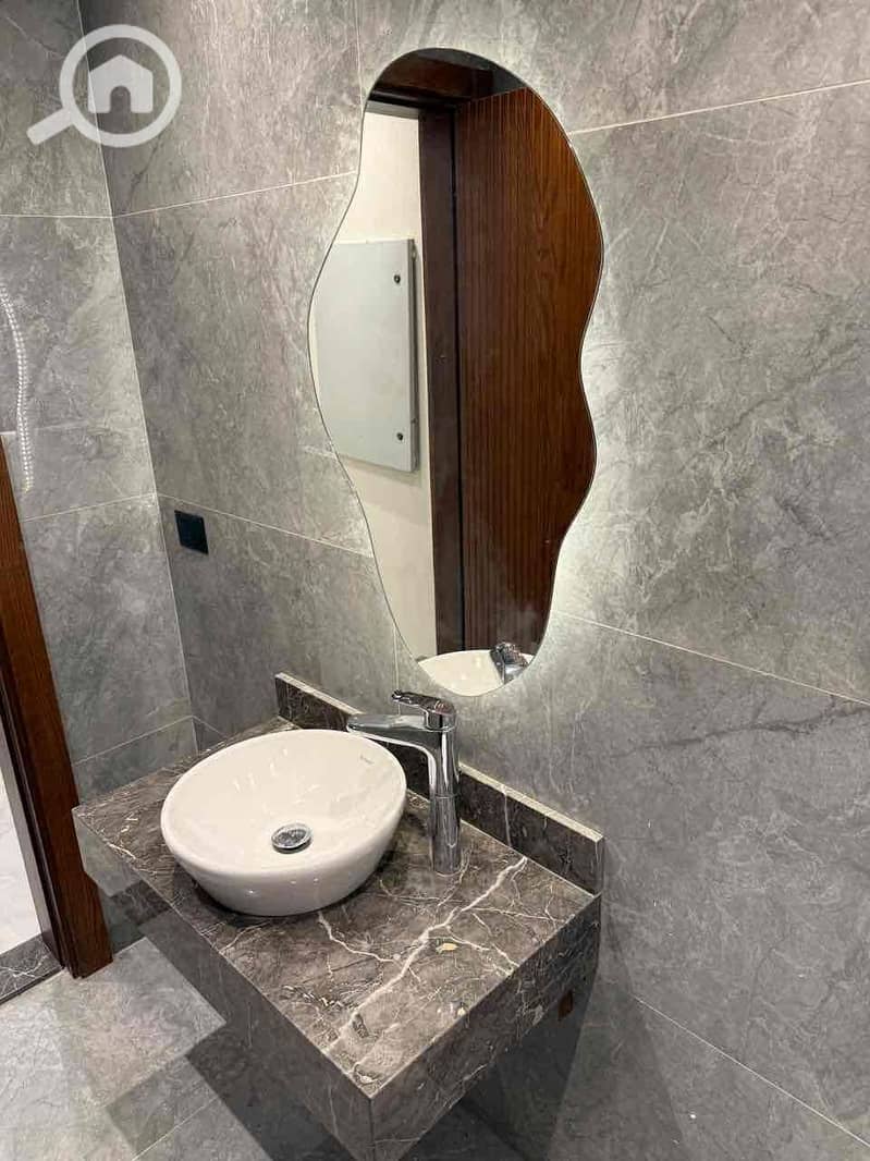 12 98ff02be-95e1-460a-a937-3f0ba2782b5e. jpg