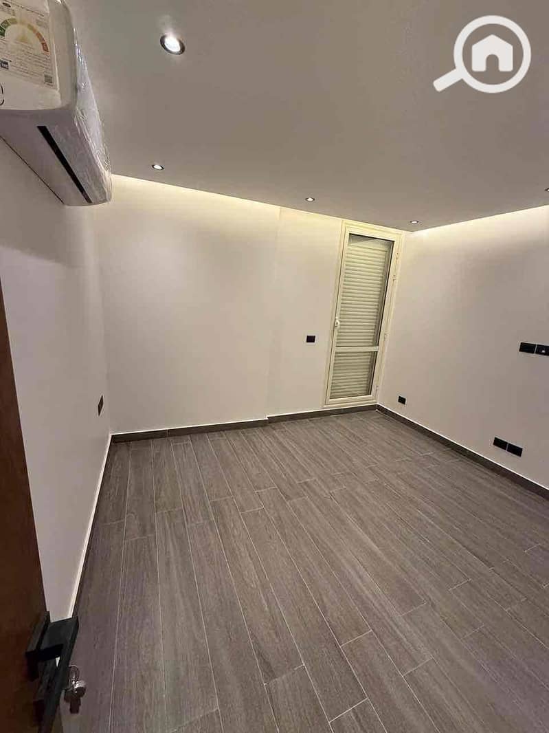 14 b13e94c1-9e30-4609-9a6b-62fddf09361b. jpg