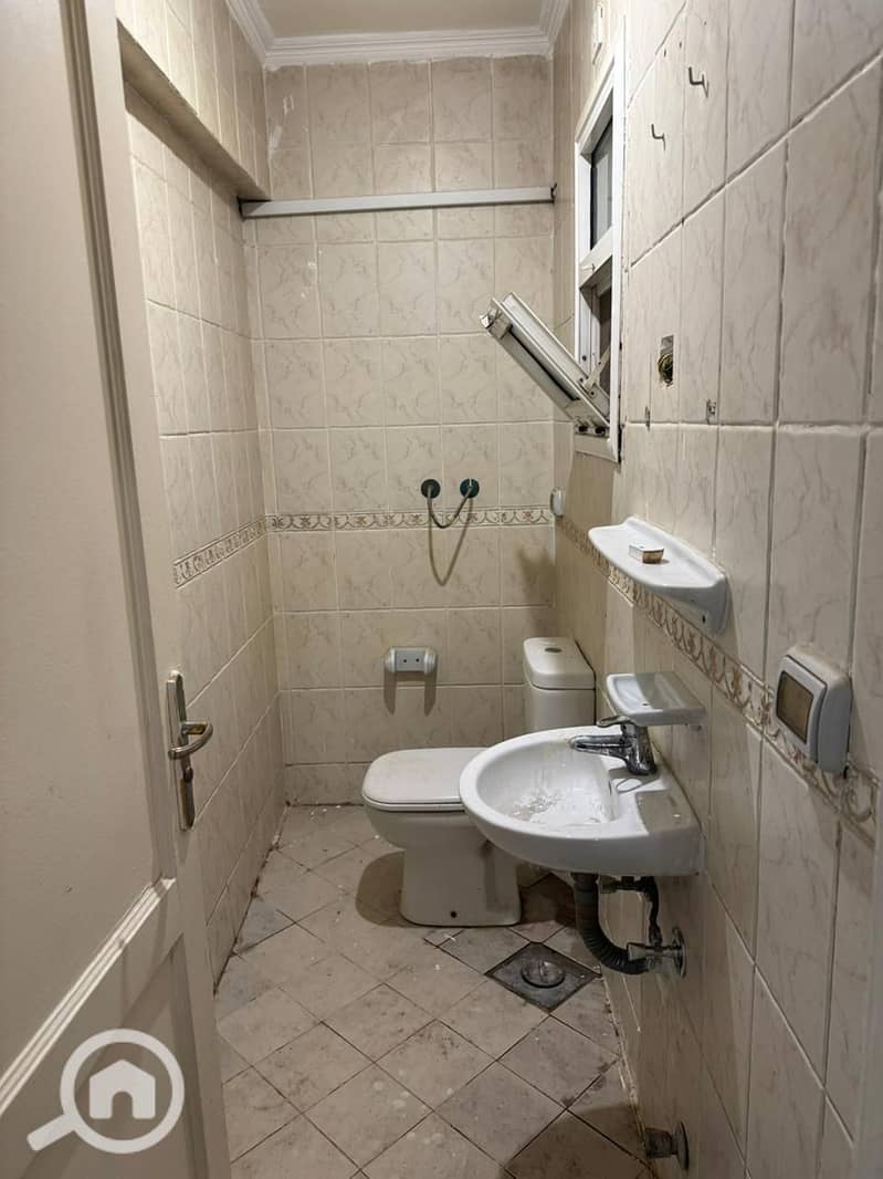 8 250df6b1-9baa-4ce0-99e5-24a7db712f0c. jpg