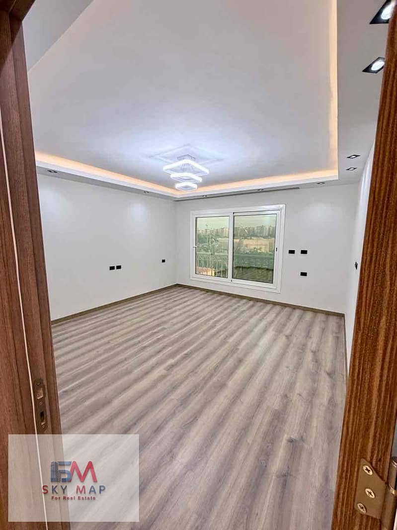 10 240af8b0-7f49-42c4-8efe-62e11d736407. jpg