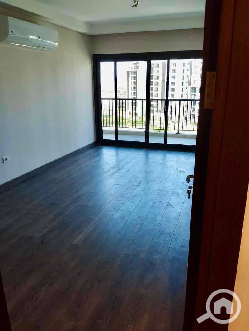 2 9884c875-d6cd-4e1b-aeab-96f1d24d2bf4. jpg