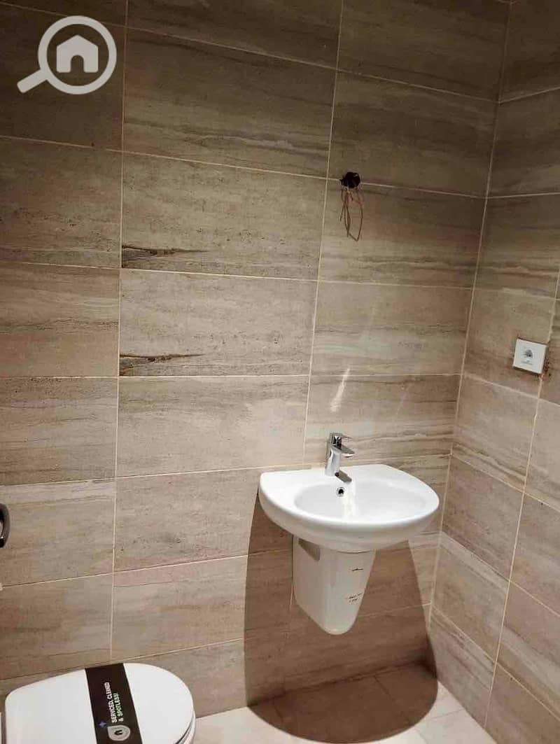 5 40459e3a-e3cb-4621-a3e7-8d7aad4a1b78. jpg