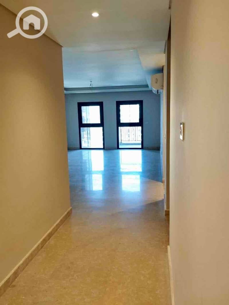 10 9b3479cc-bd64-4bfb-b686-fe95e7e46c74. jpg