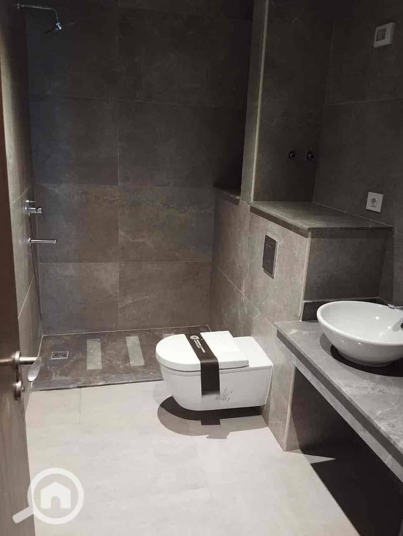 13 025d693b-6ba0-4235-bc02-690b3bea1e76. jpg